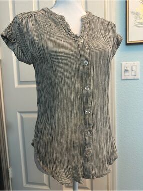 Blu Pepper Striped Button-Front Short Sleeve Top - Black & White